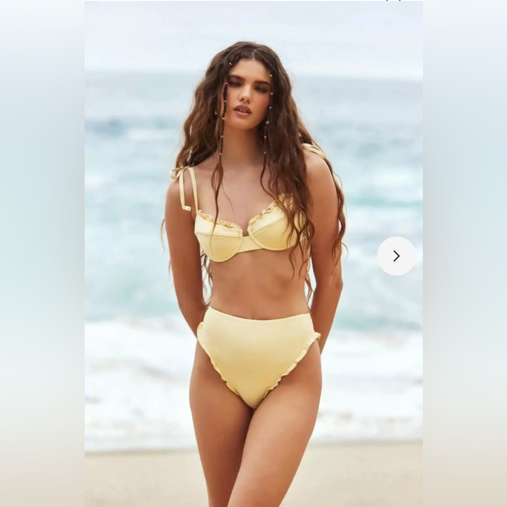 Dippin’ Daisy’s Lucia Top in Pale Yellow